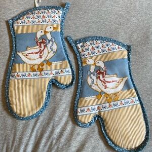 1988 Country Goose Oven Mitts (new)